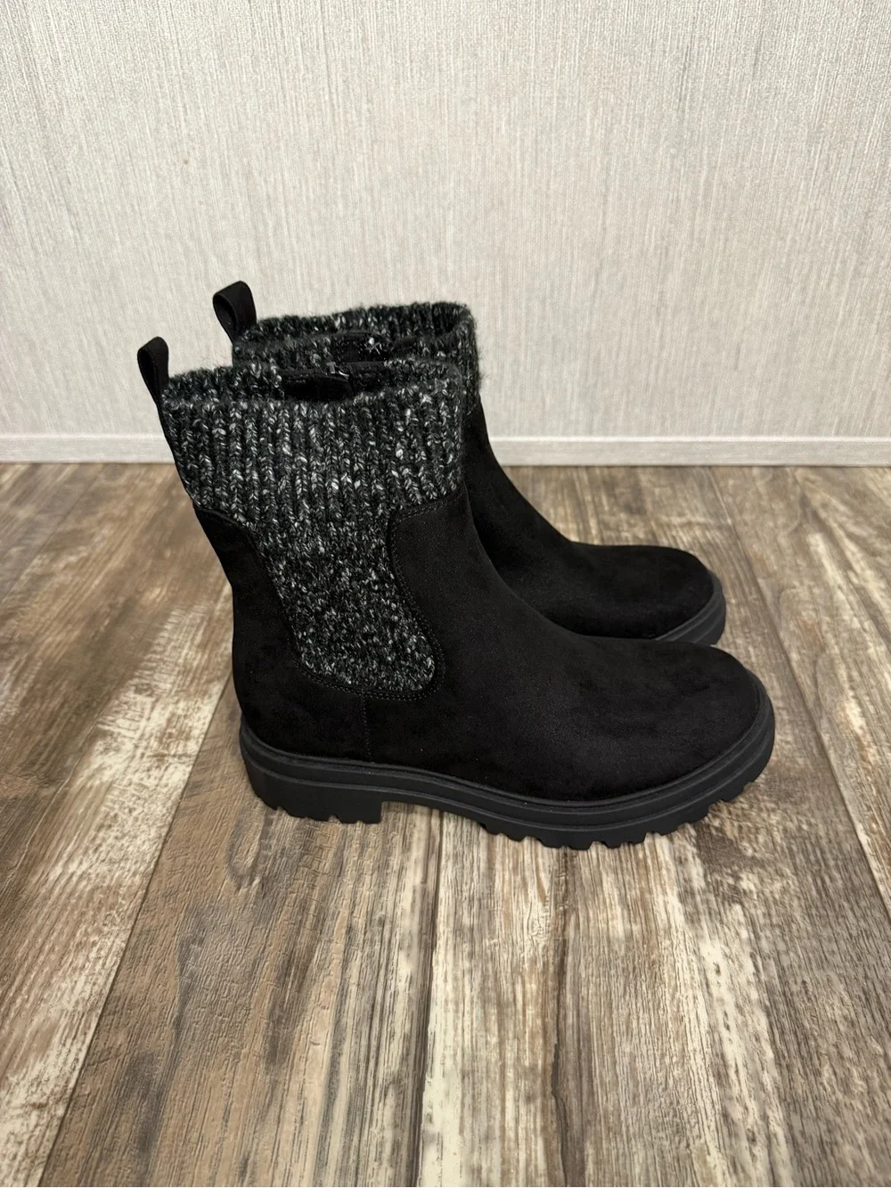 Bella Vita Black Ankle Boot with Charcoal Knit Cuff Size 6